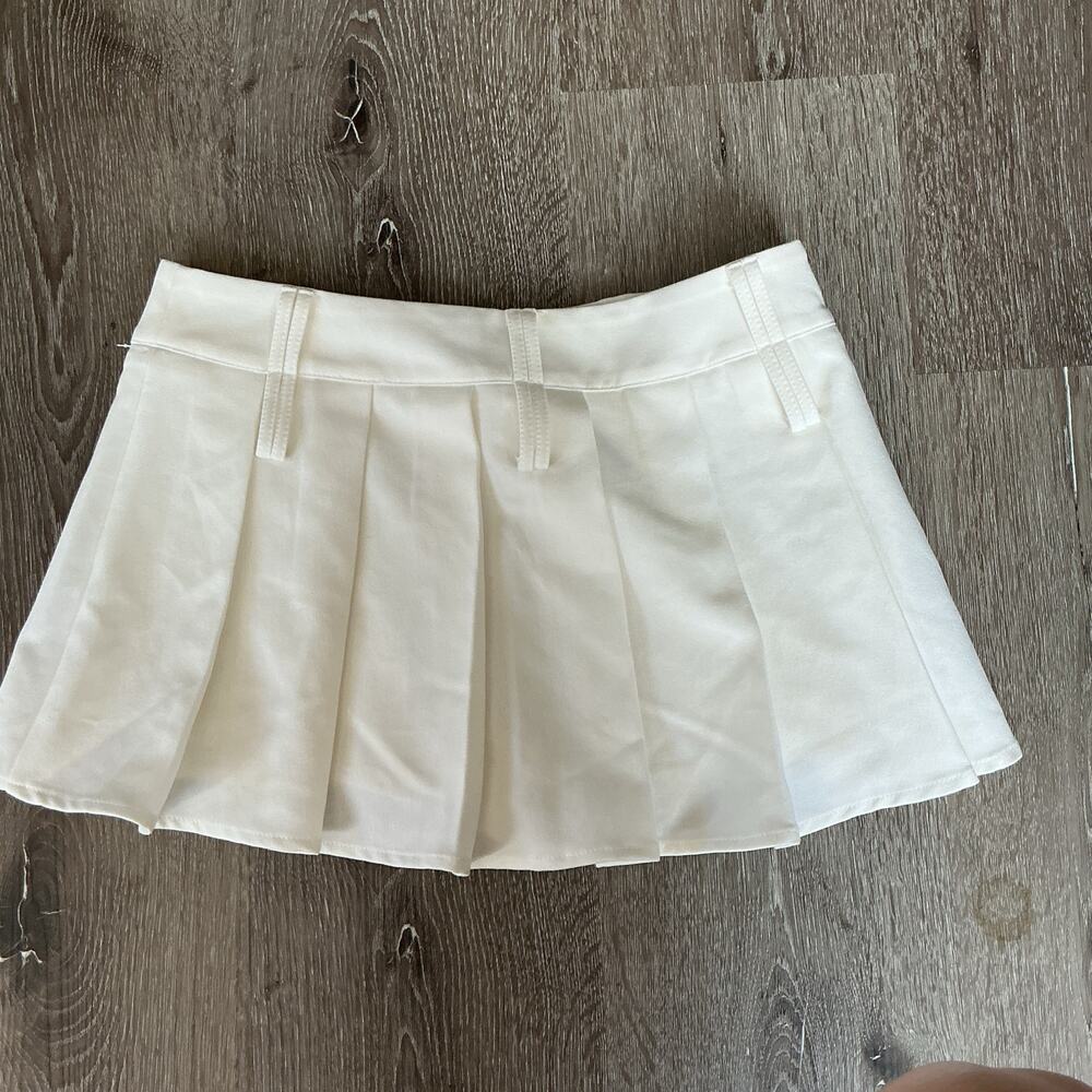 Classic White Pleated Mini Skirt - Womens